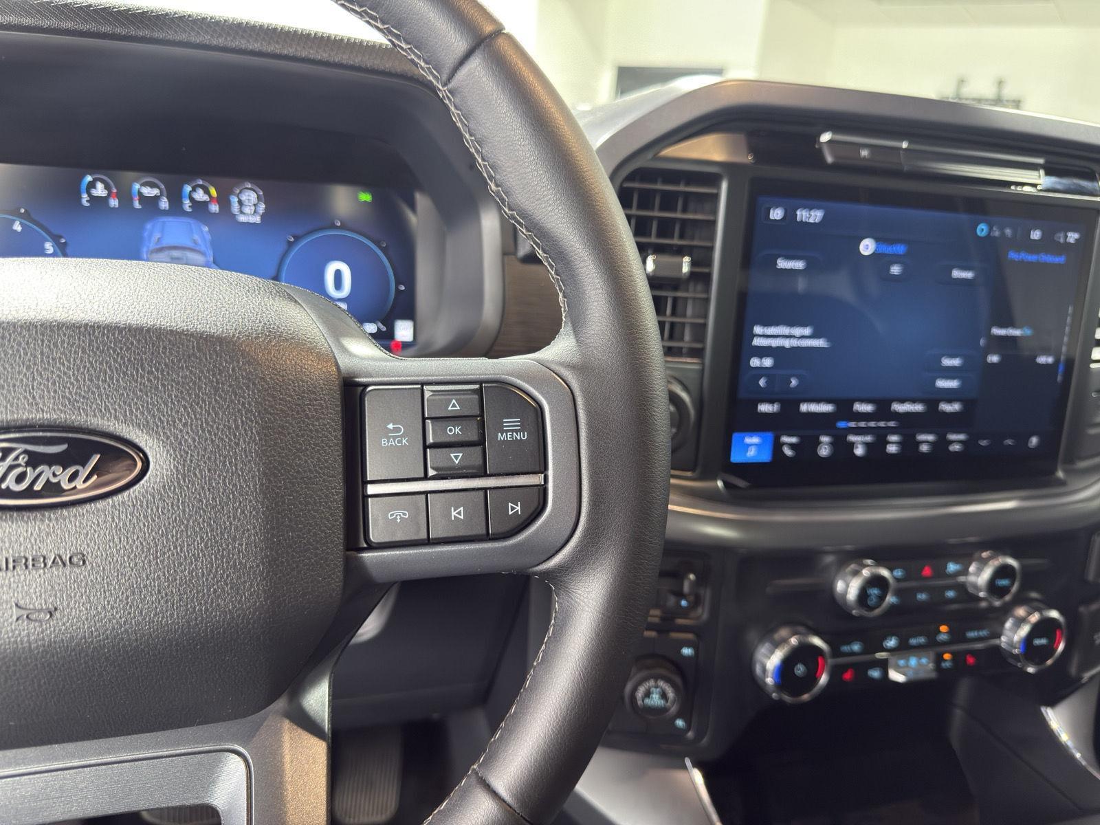 Vehicle photo 14