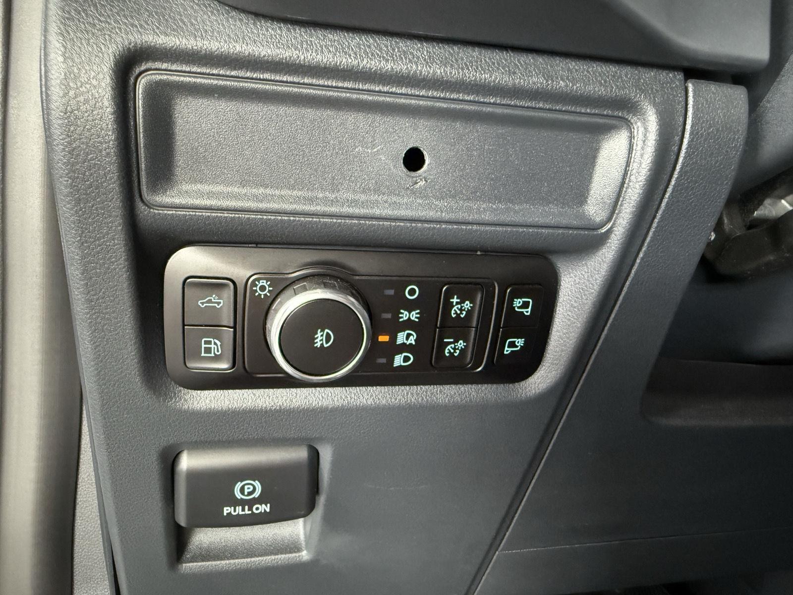 Vehicle photo 15