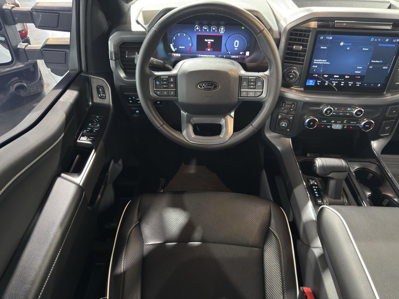 Vehicle photo 17