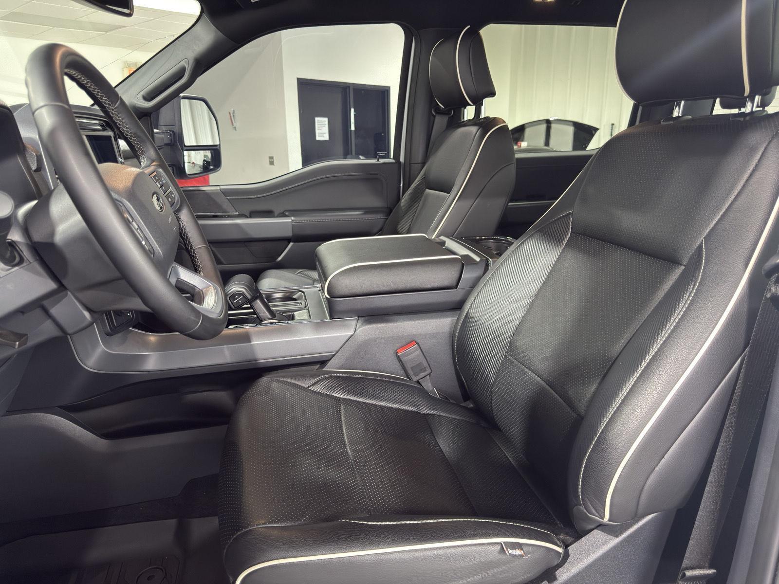 Vehicle photo 18