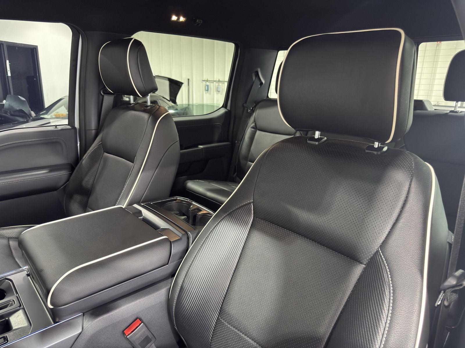 Vehicle photo 19