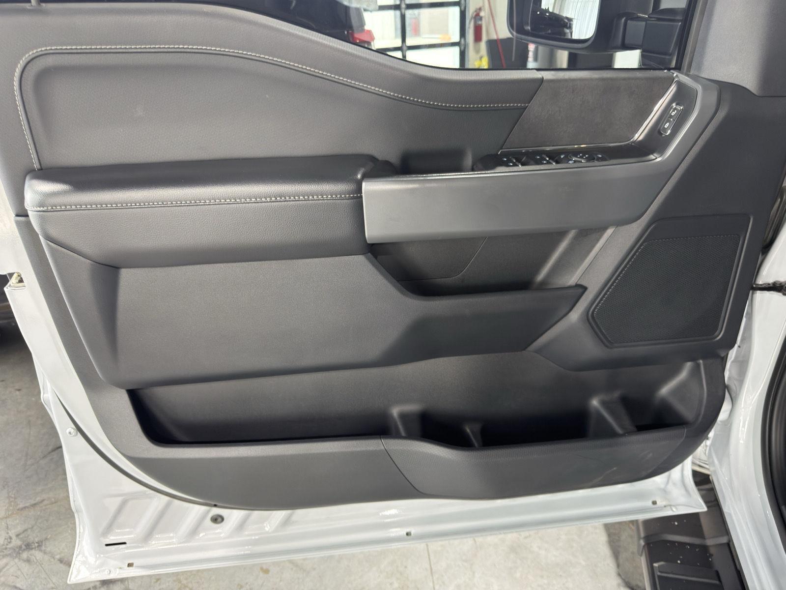 Vehicle photo 21