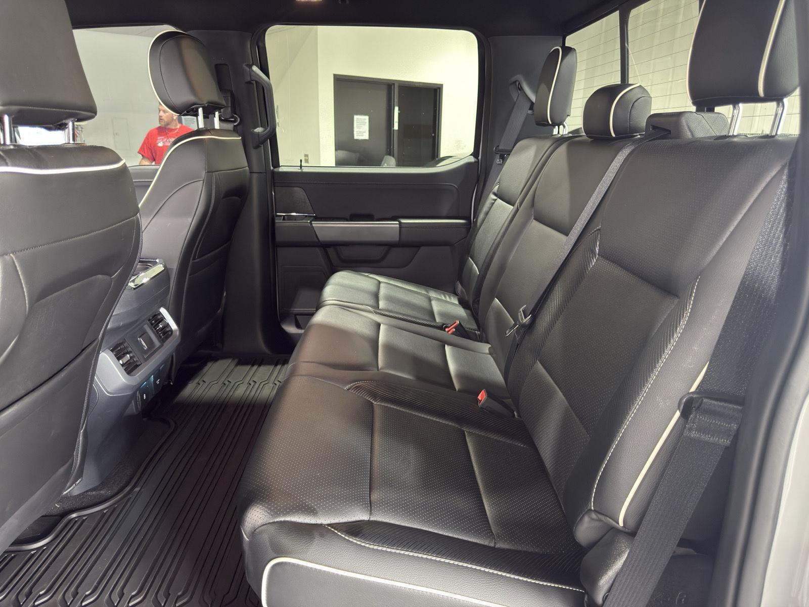 Vehicle photo 24
