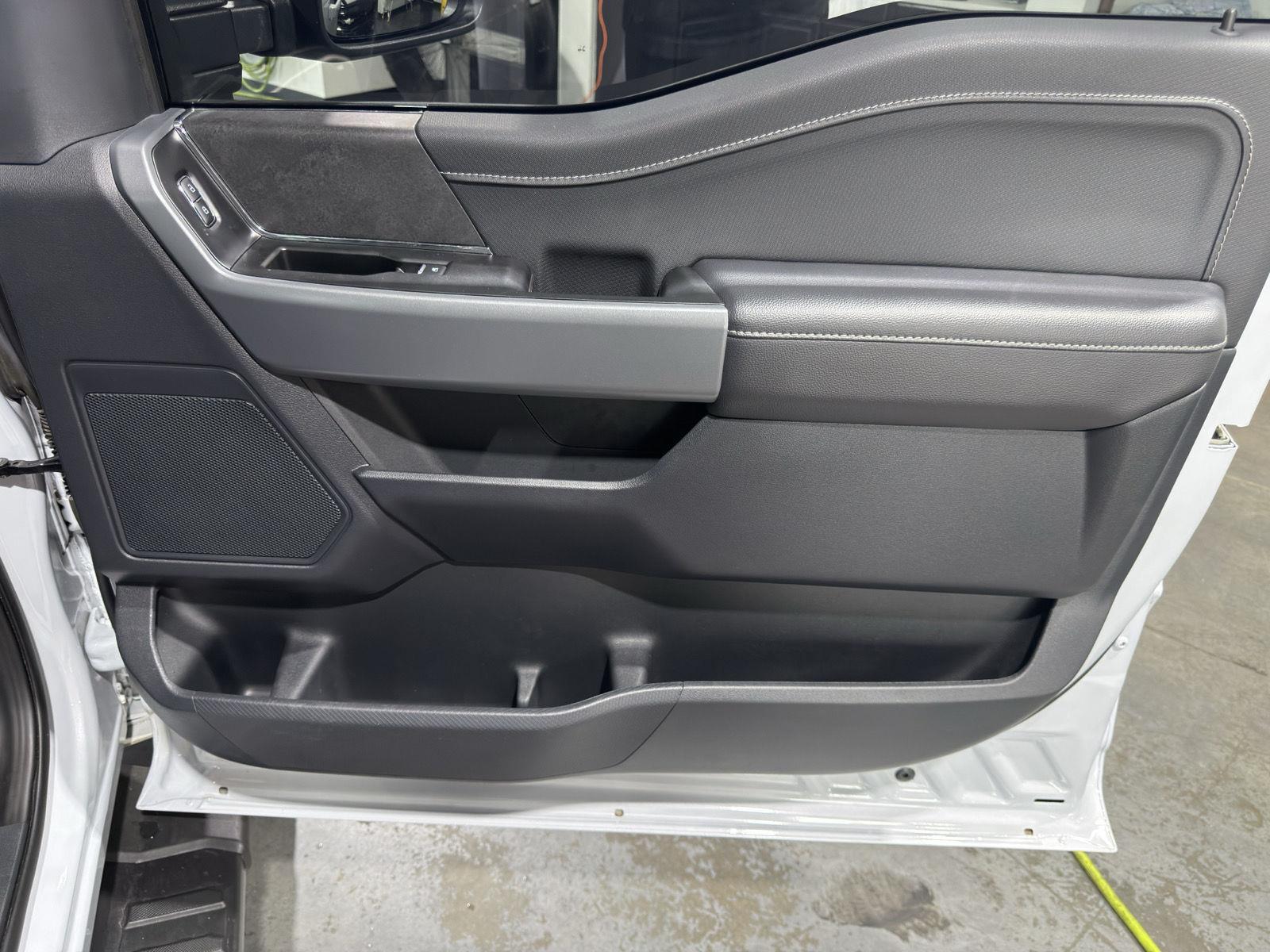 Vehicle photo 26