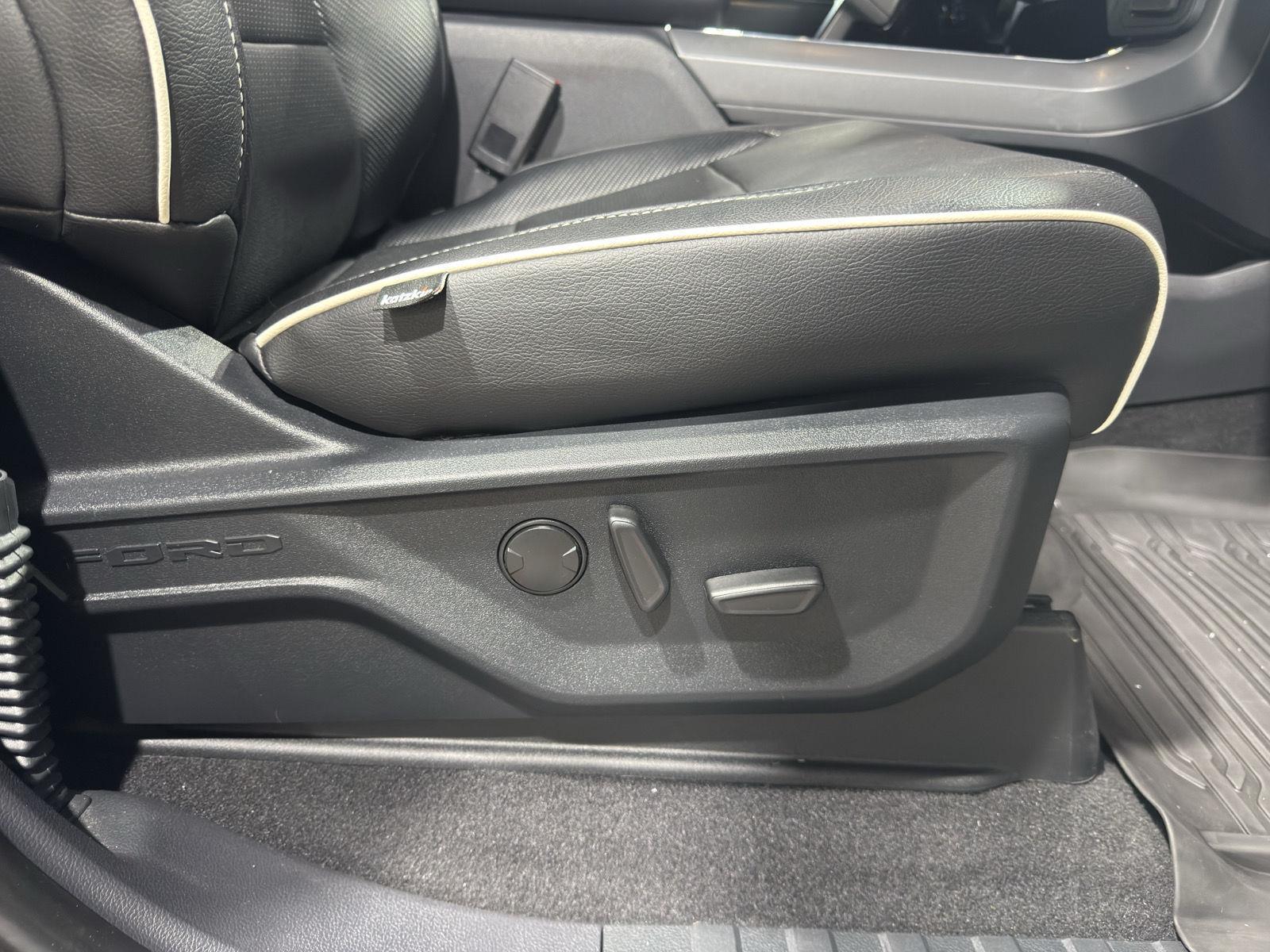 Vehicle photo 28