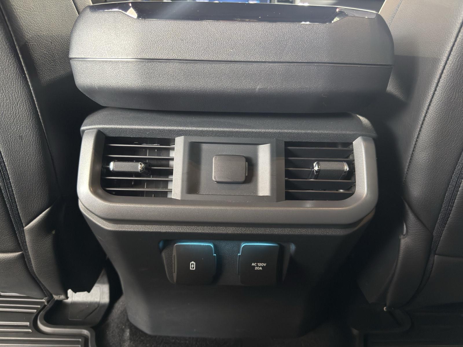 Vehicle photo 38
