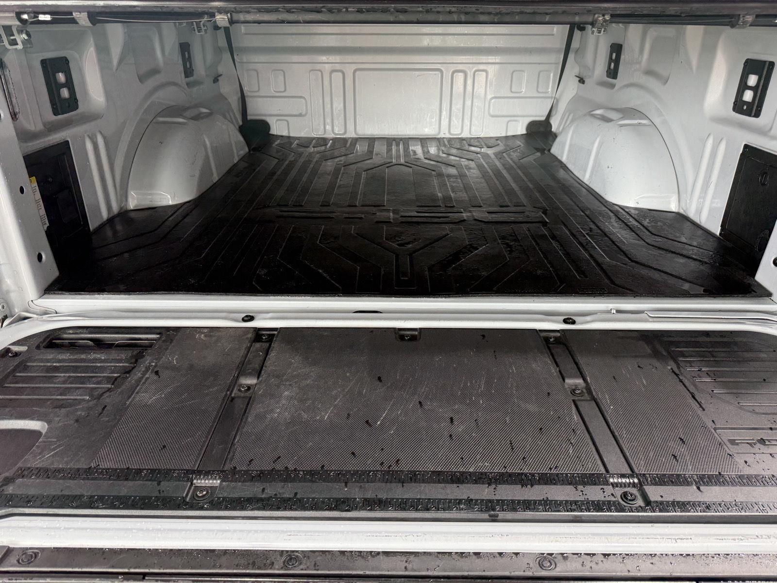 Vehicle photo 43