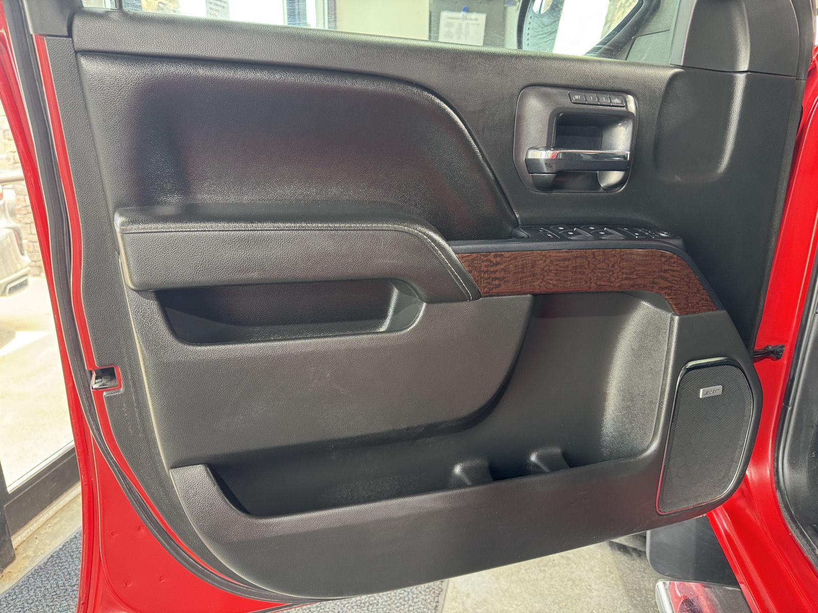 Vehicle photo 16