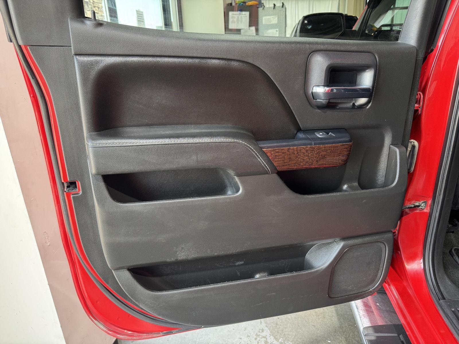 Vehicle photo 26