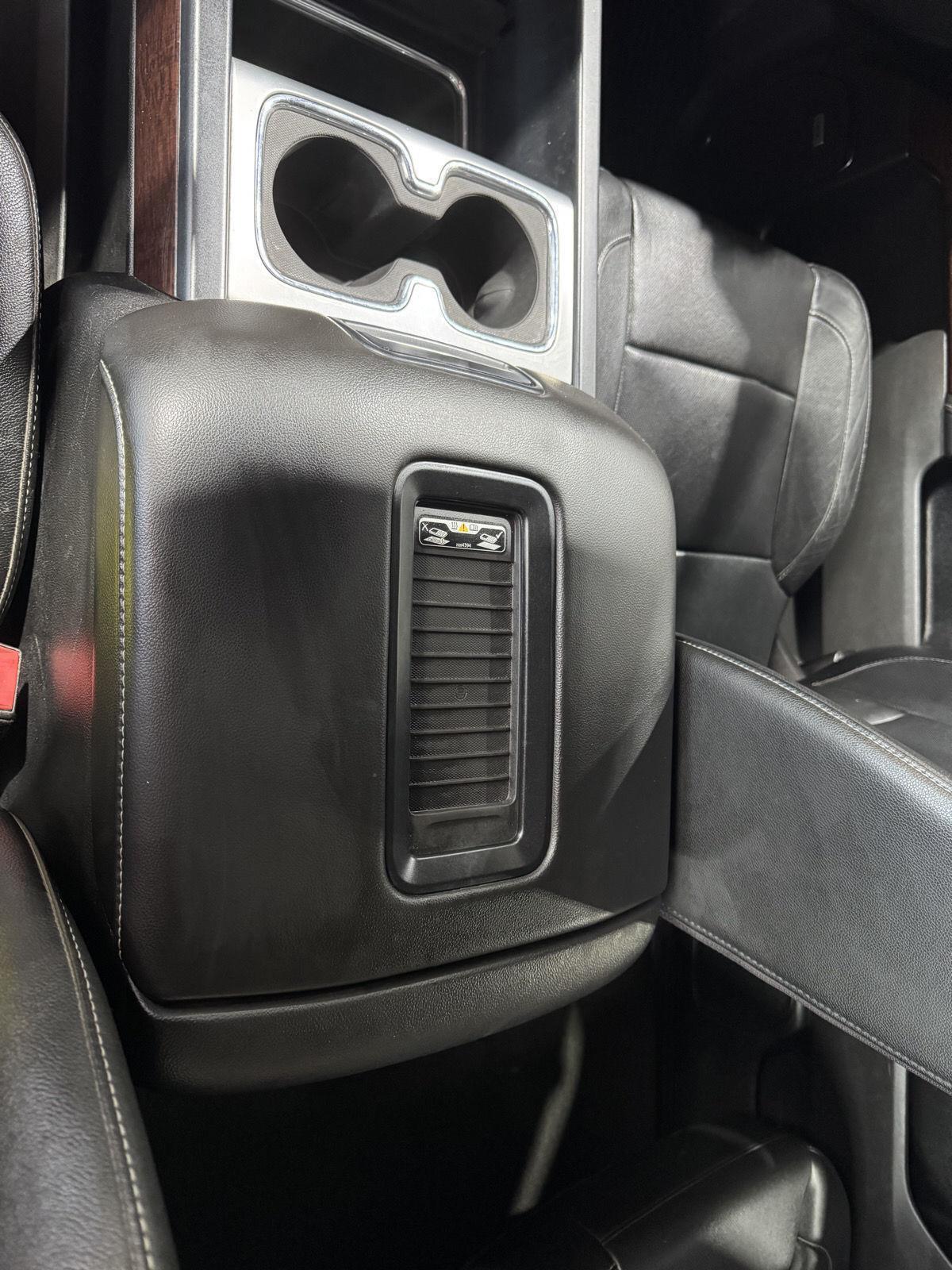 Vehicle photo 34