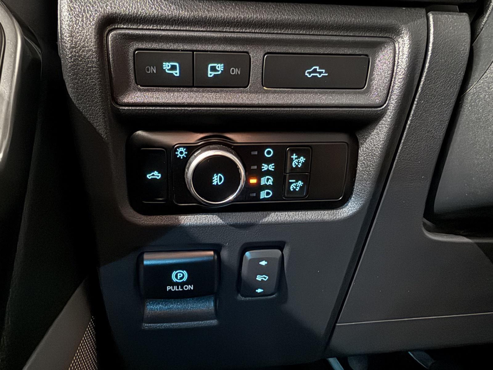 Vehicle photo 15