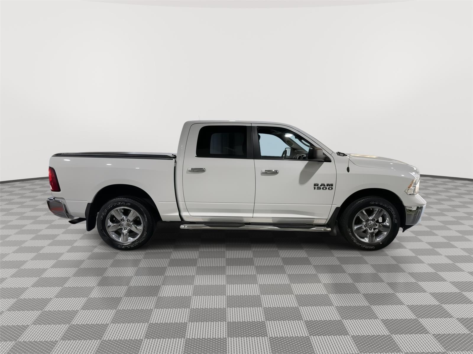 Vehicle photo 6