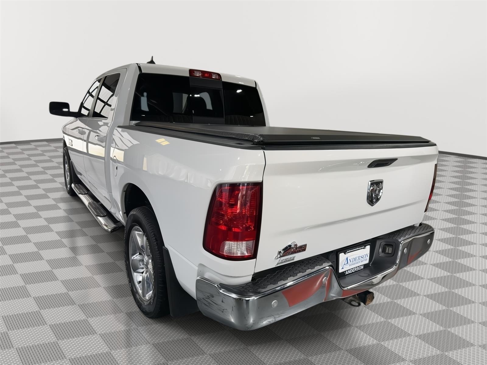Vehicle photo 7