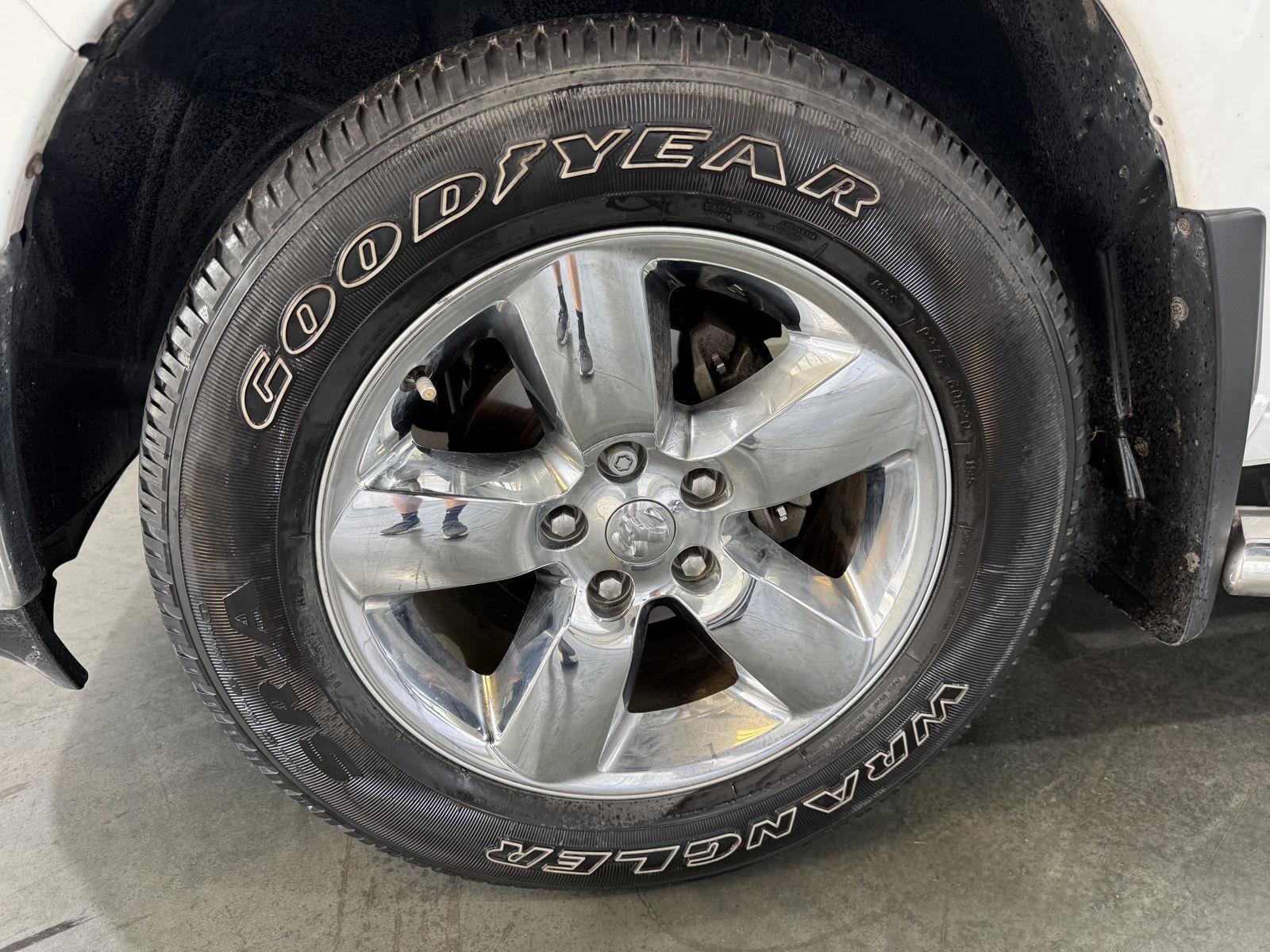 Vehicle photo 8