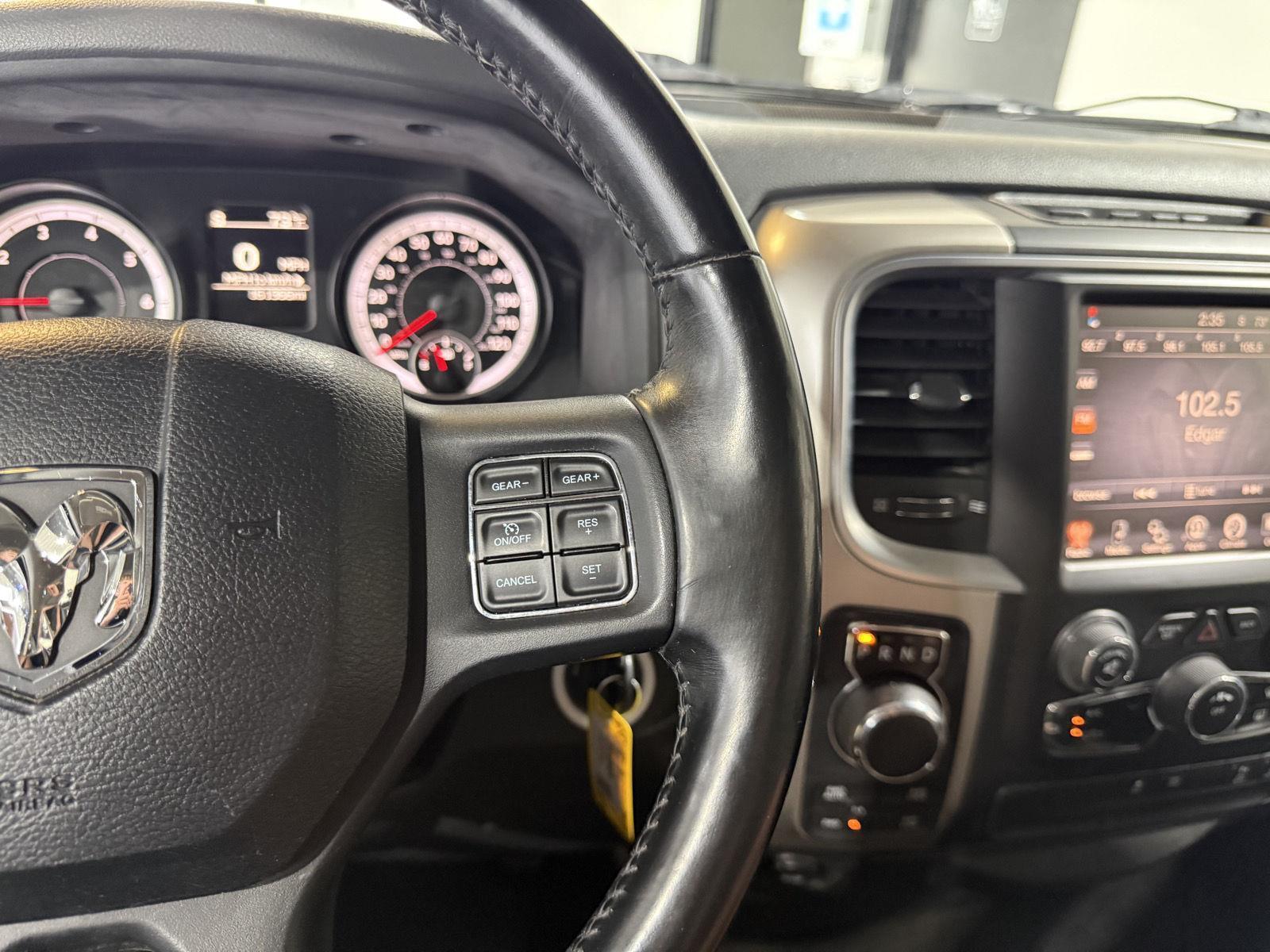 Vehicle photo 12