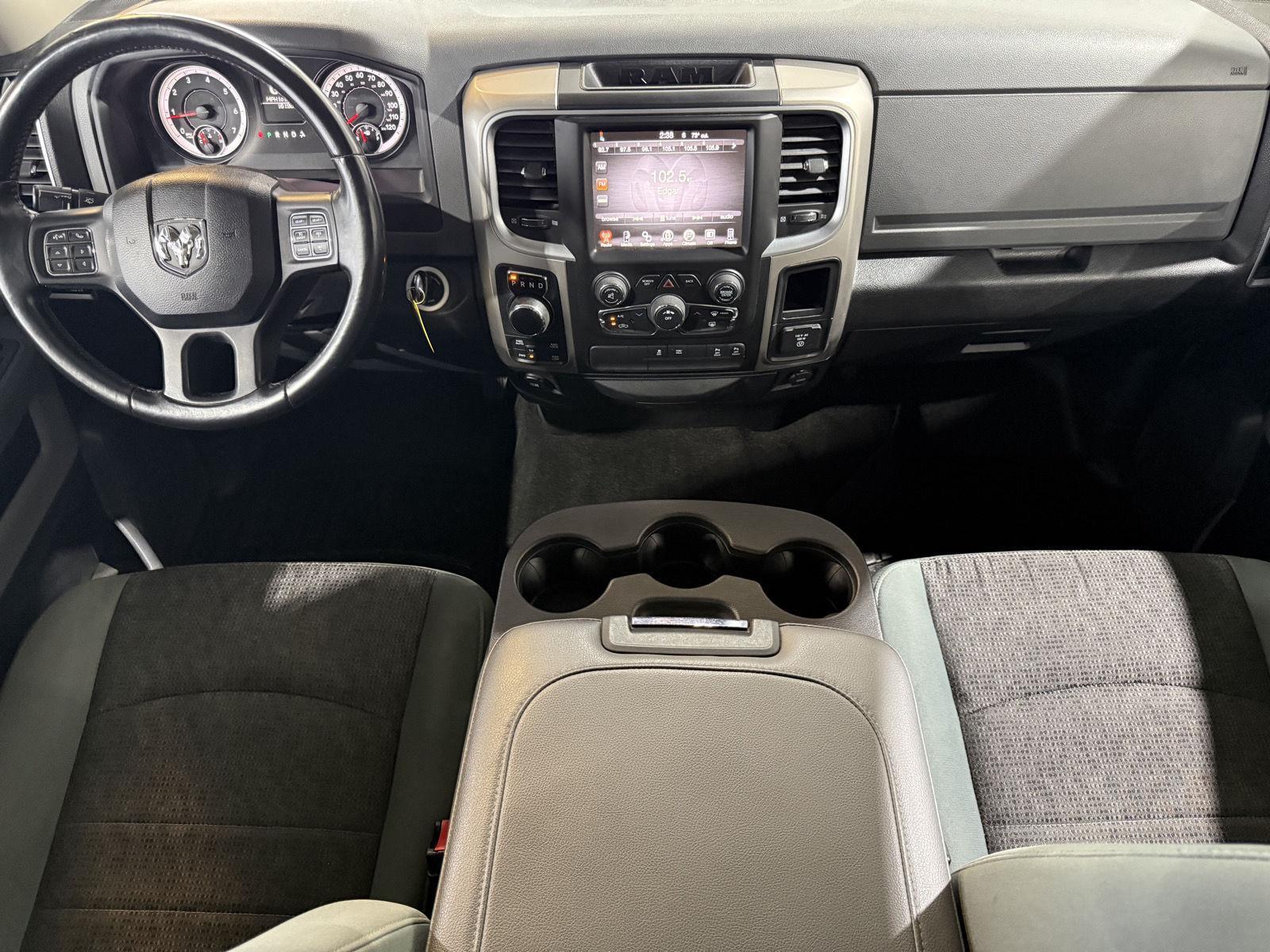 Vehicle photo 13