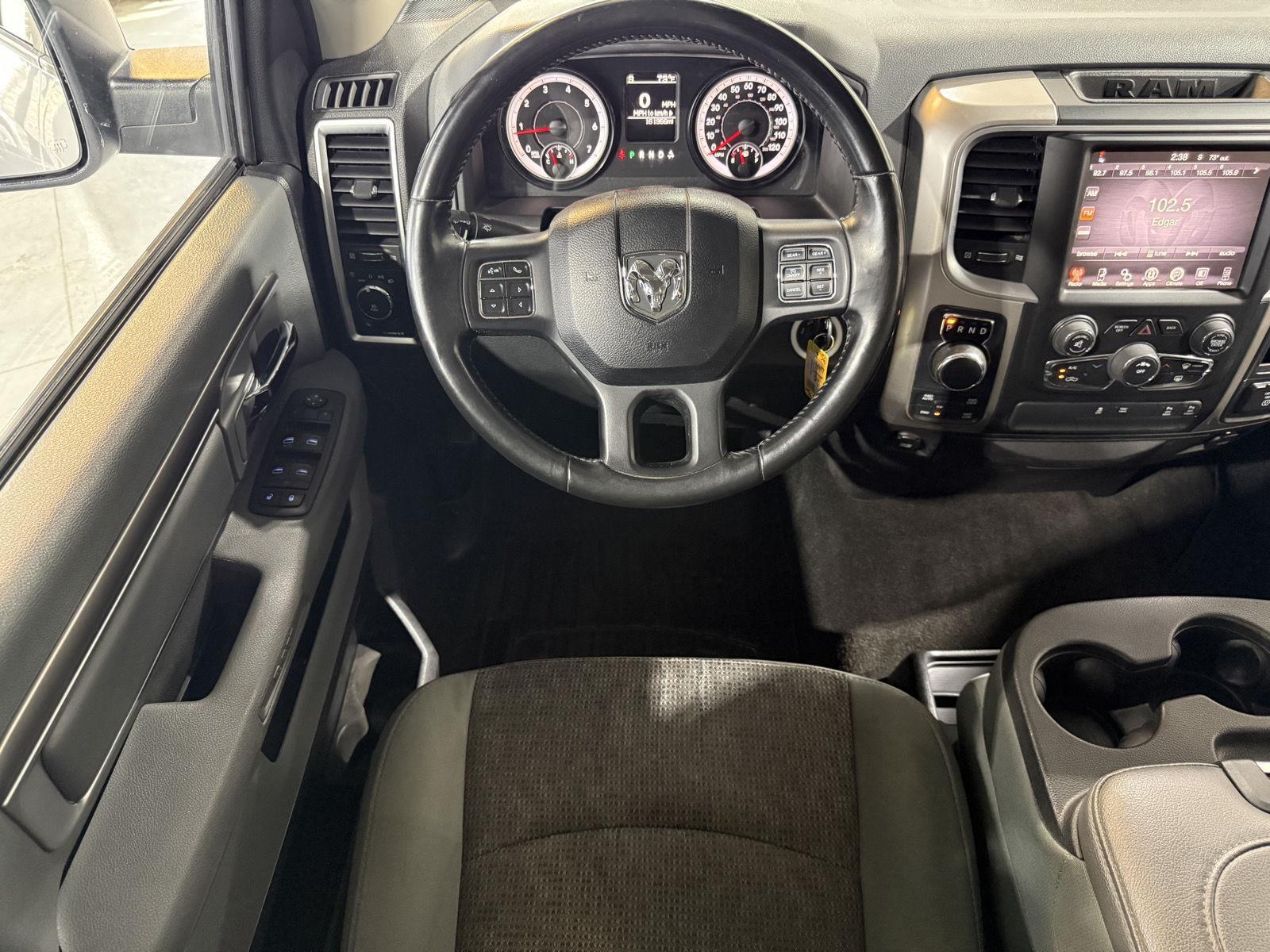 Vehicle photo 14
