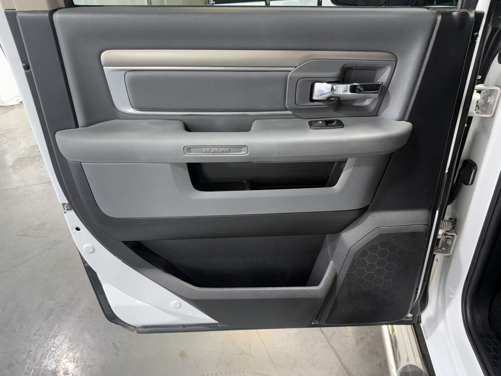 Vehicle photo 15
