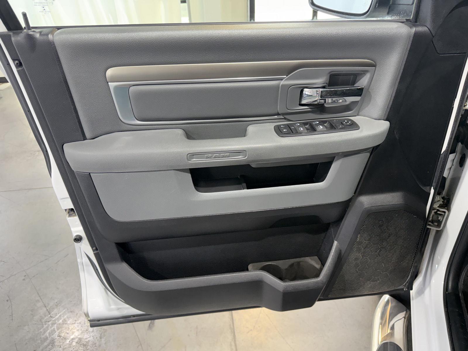 Vehicle photo 17