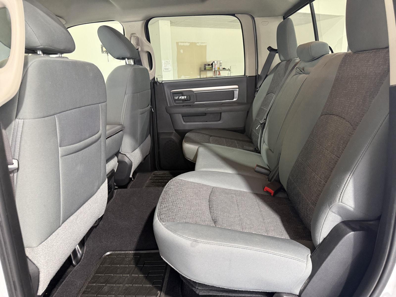 Vehicle photo 18