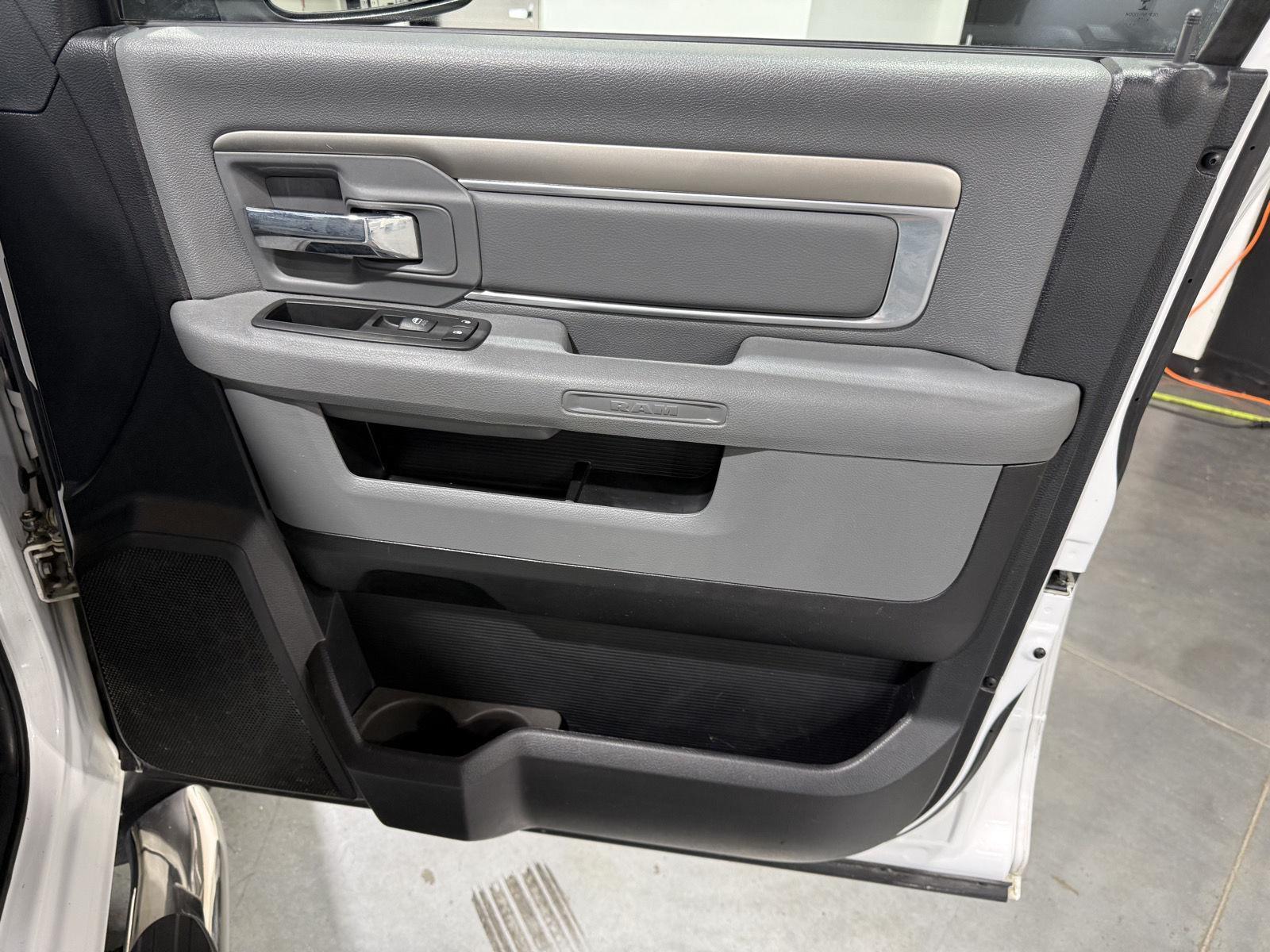 Vehicle photo 20