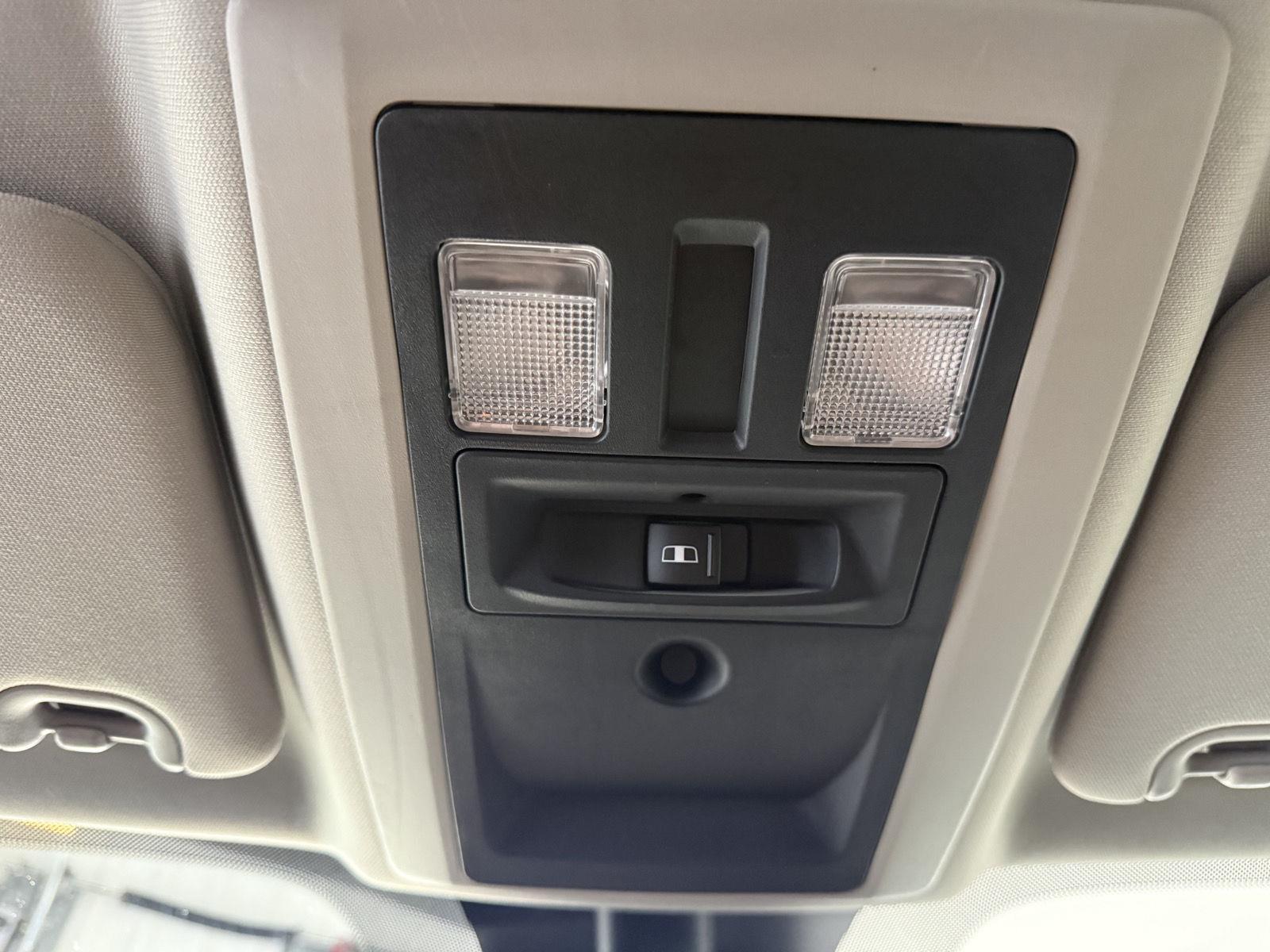 Vehicle photo 22