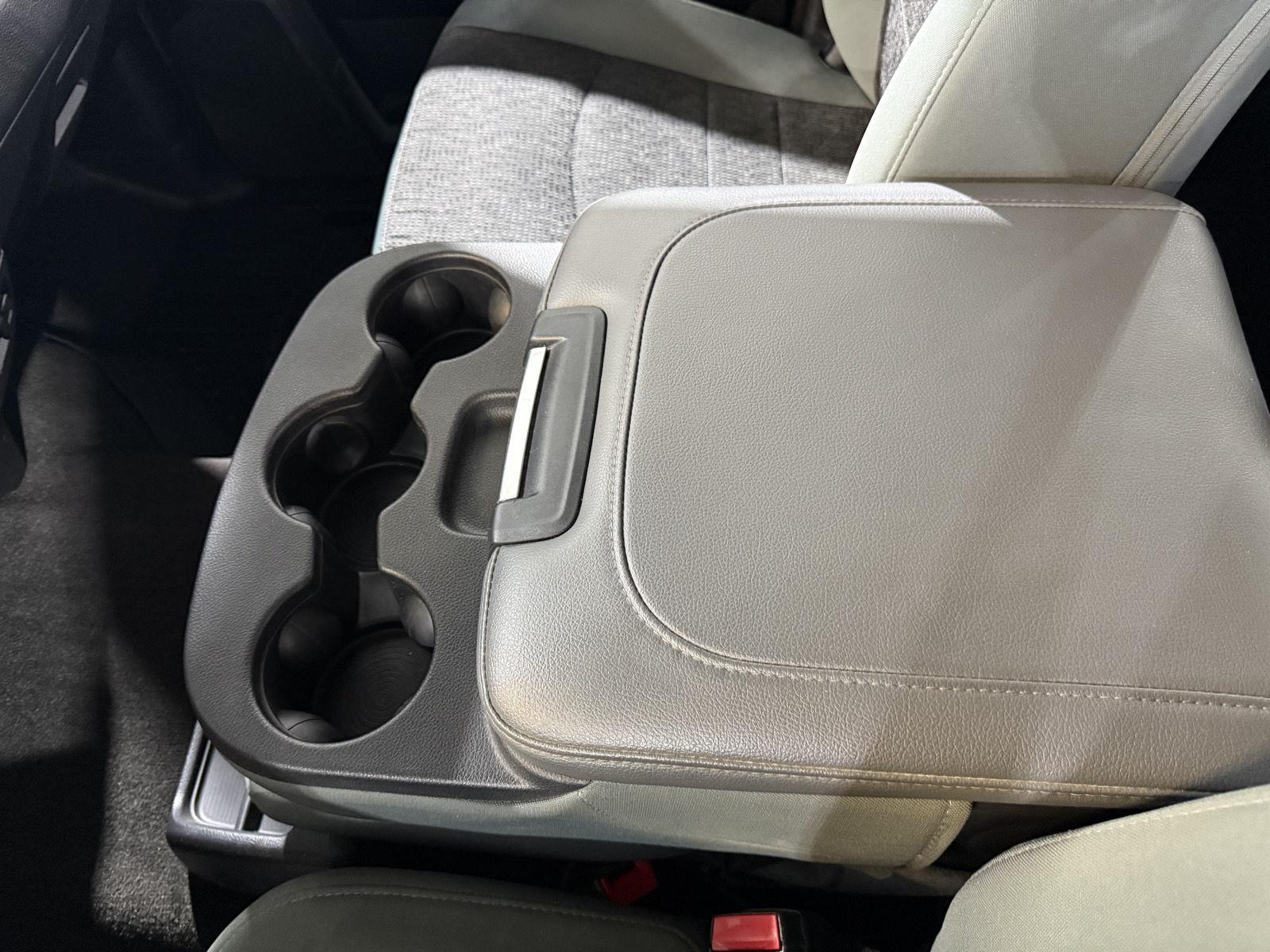 Vehicle photo 25