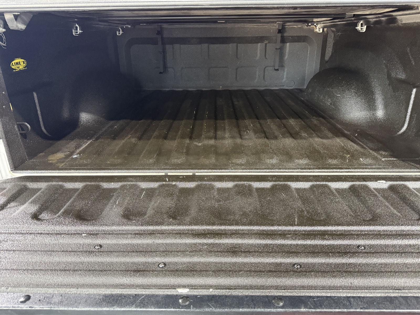 Vehicle photo 27