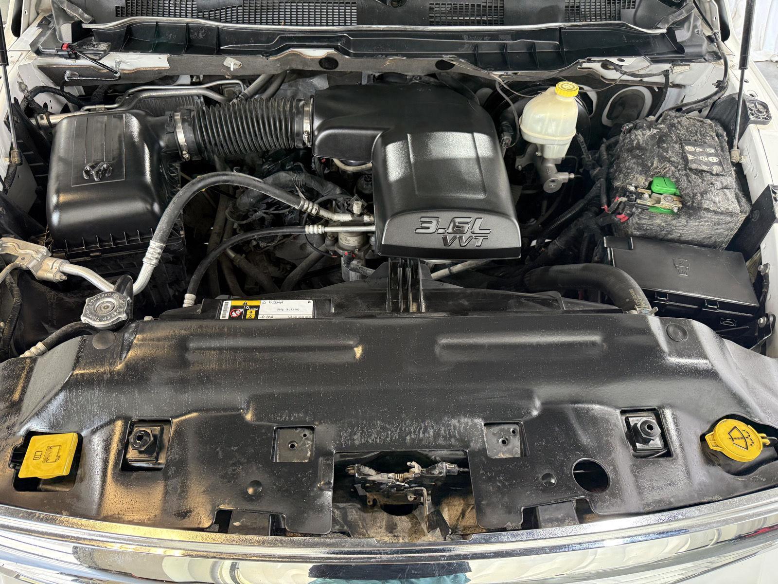 Vehicle photo 28