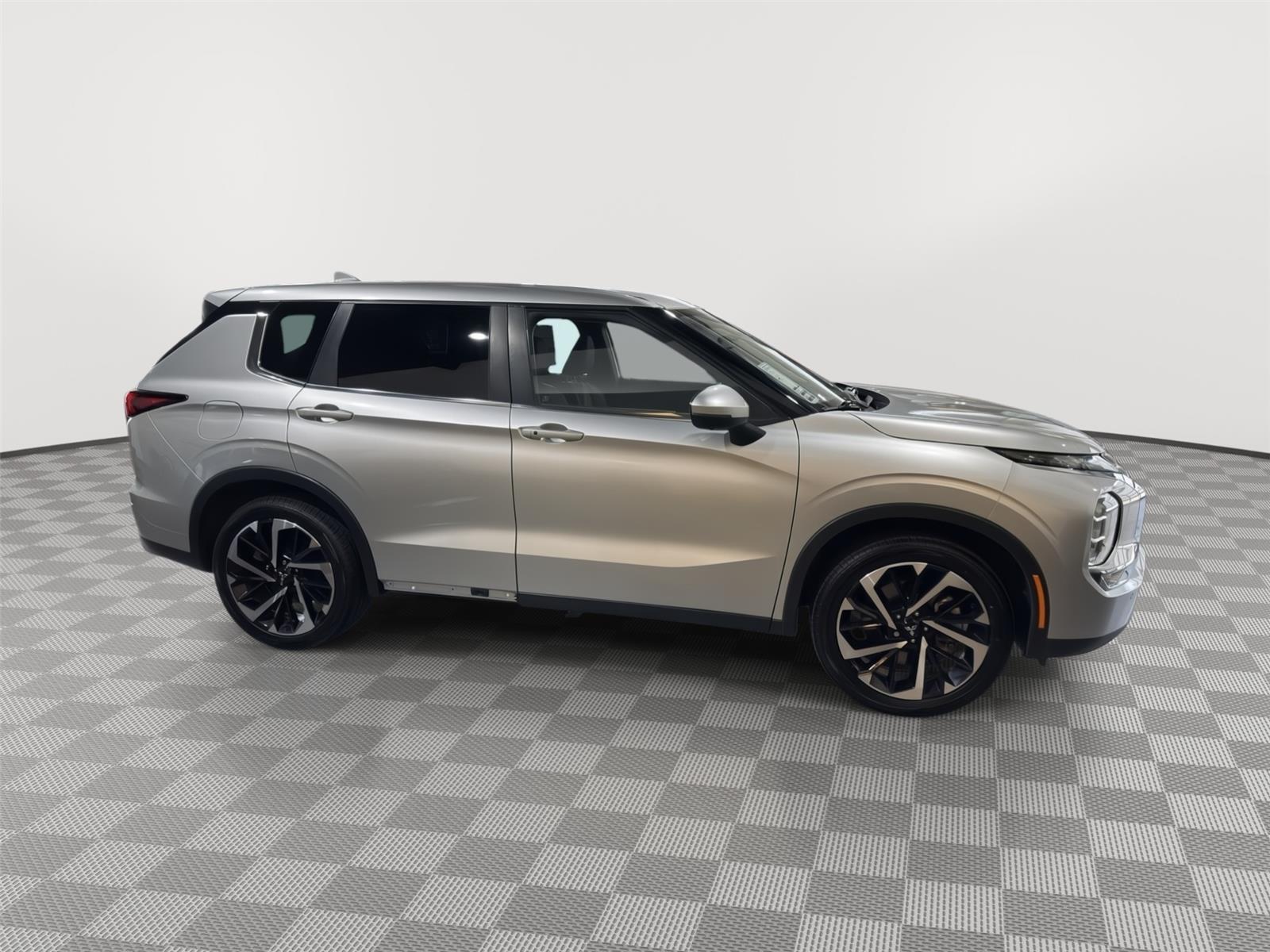 Vehicle photo 6