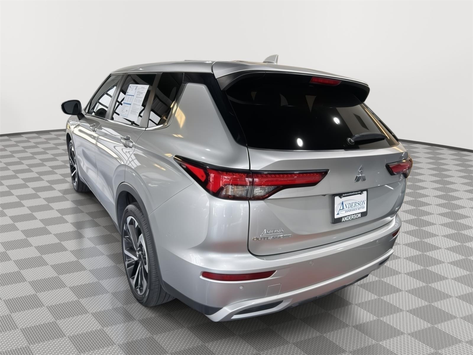 Vehicle photo 9
