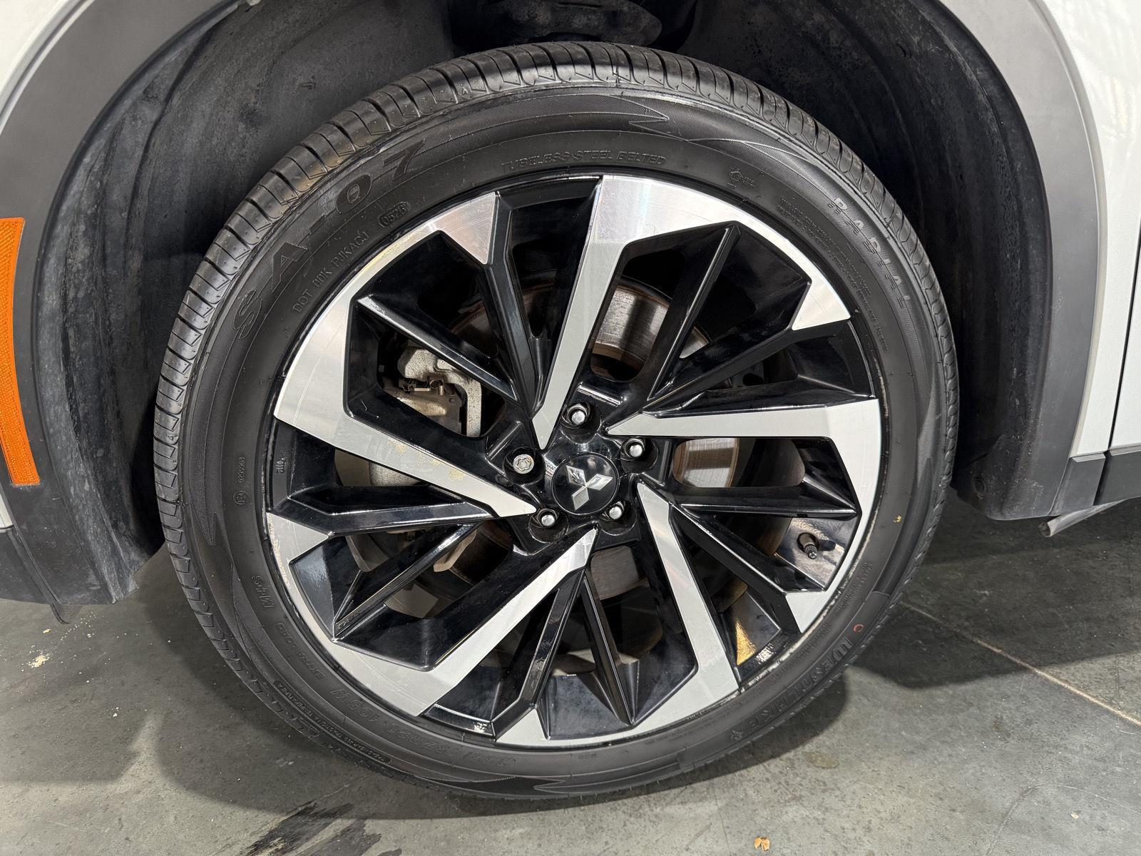 Vehicle photo 10