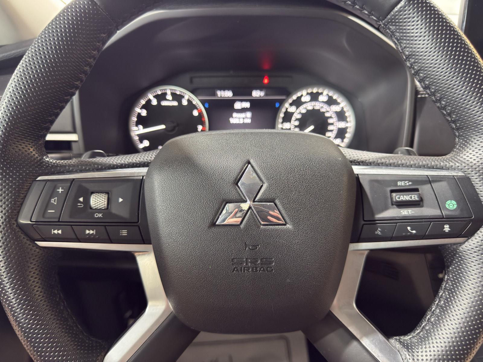 Vehicle photo 13