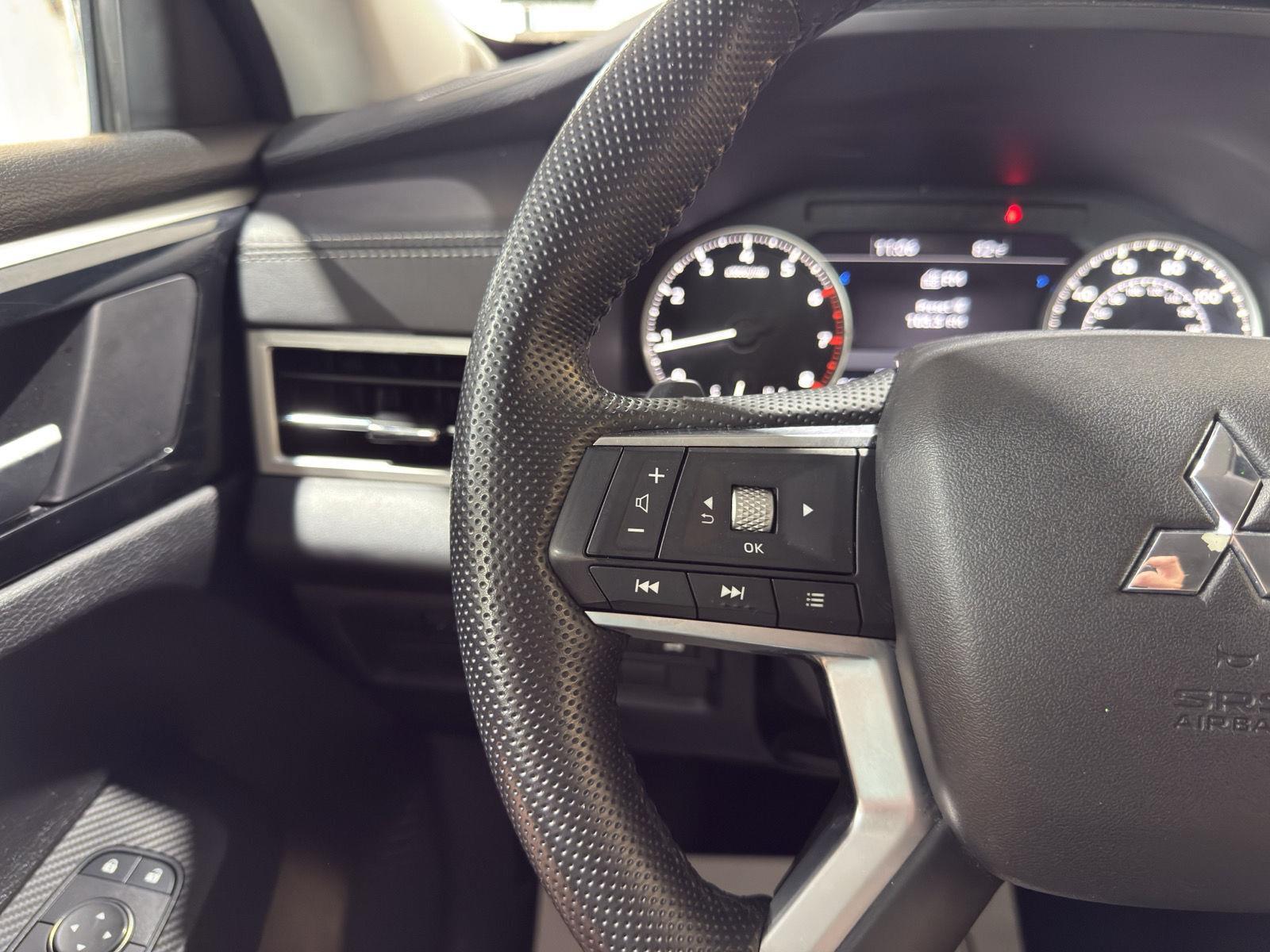 Vehicle photo 14