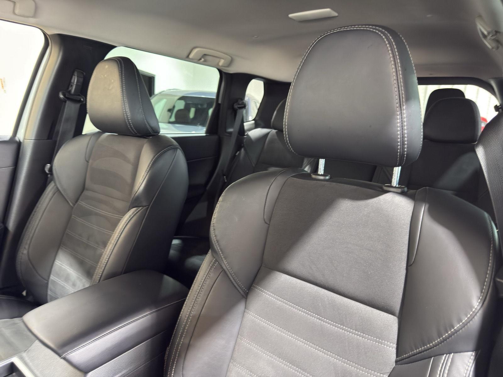 Vehicle photo 19