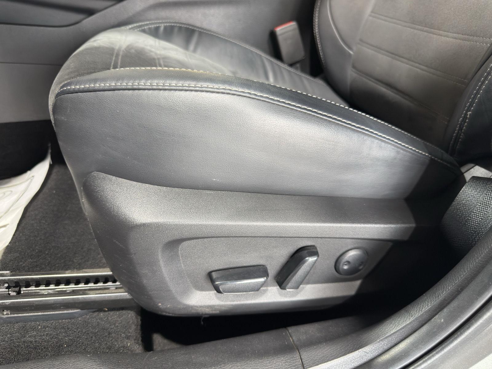 Vehicle photo 20