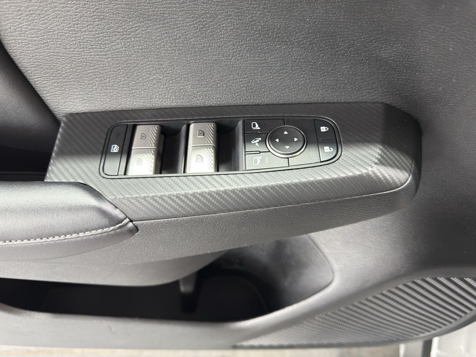 Vehicle photo 22