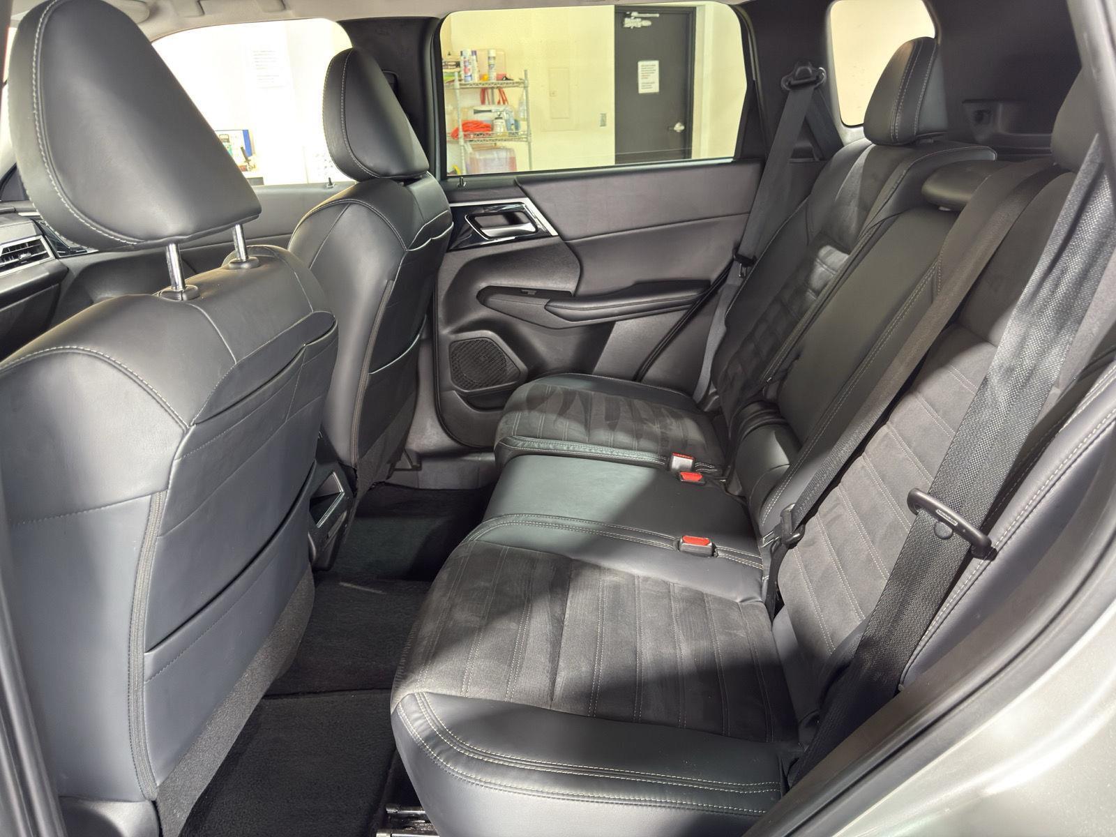 Vehicle photo 24