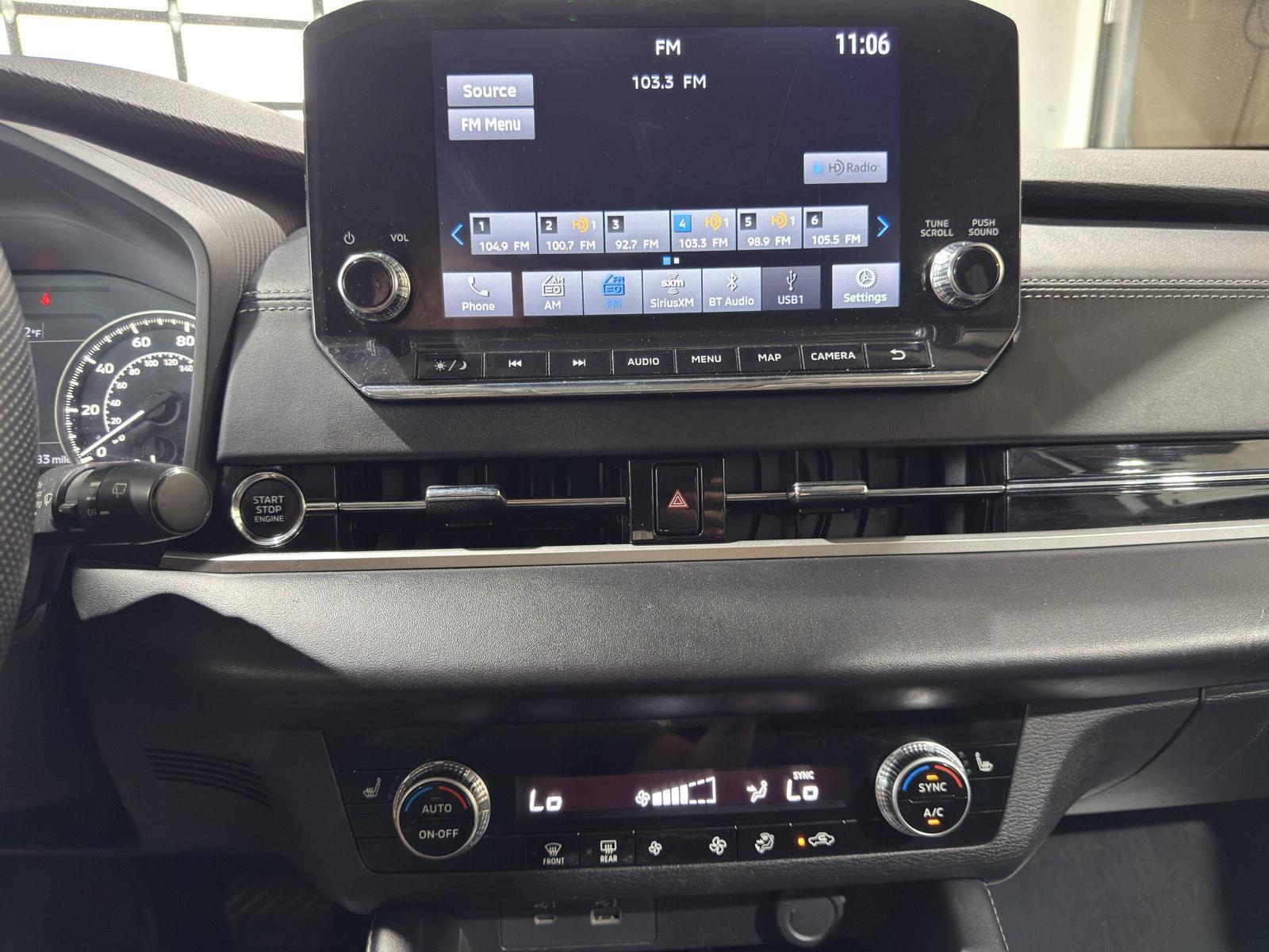 Vehicle photo 29