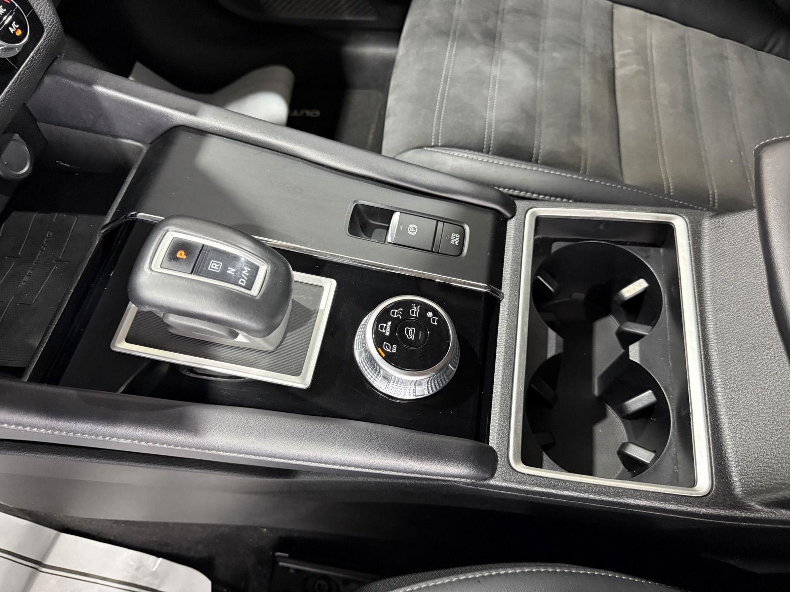 Vehicle photo 31