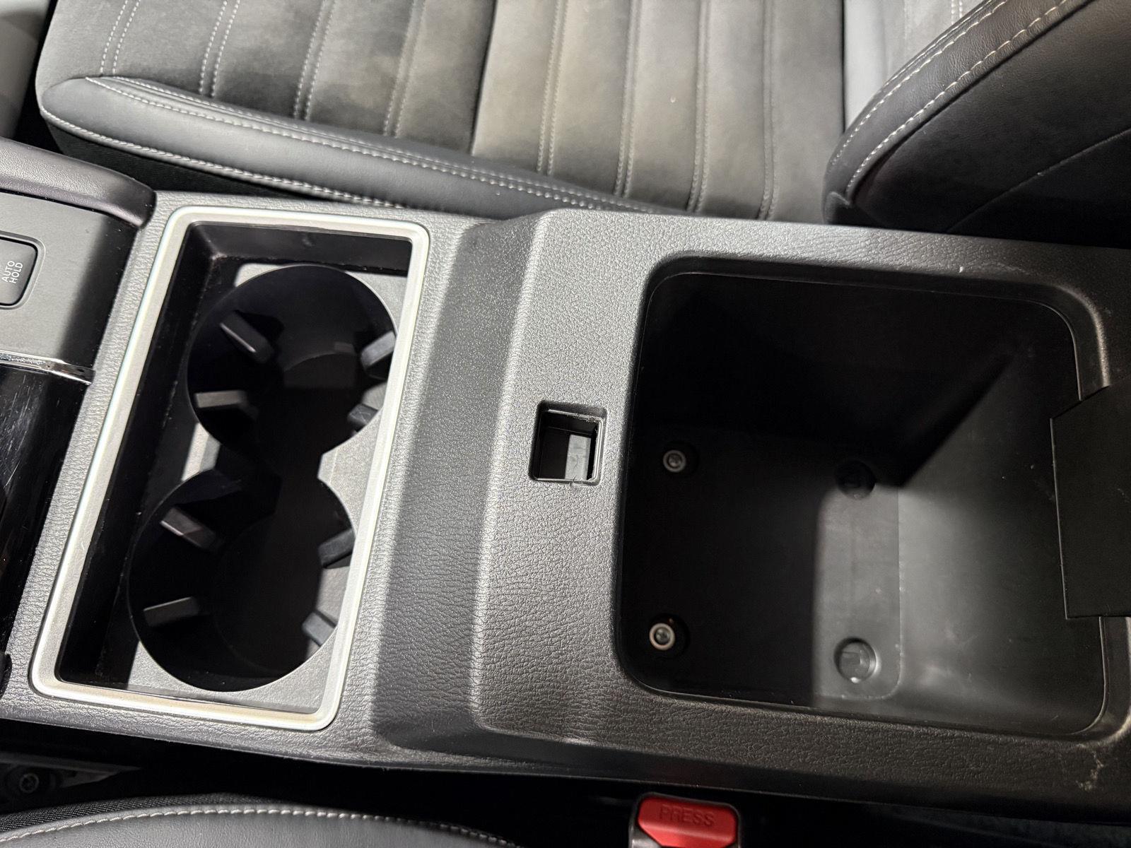 Vehicle photo 33