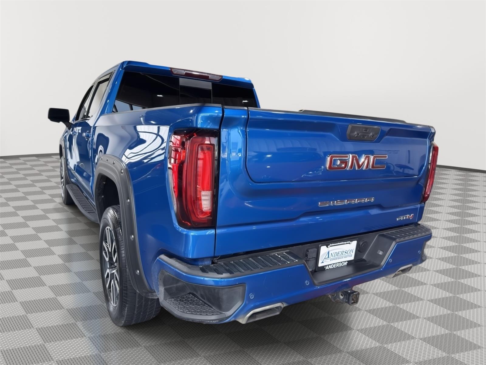 Vehicle photo 9