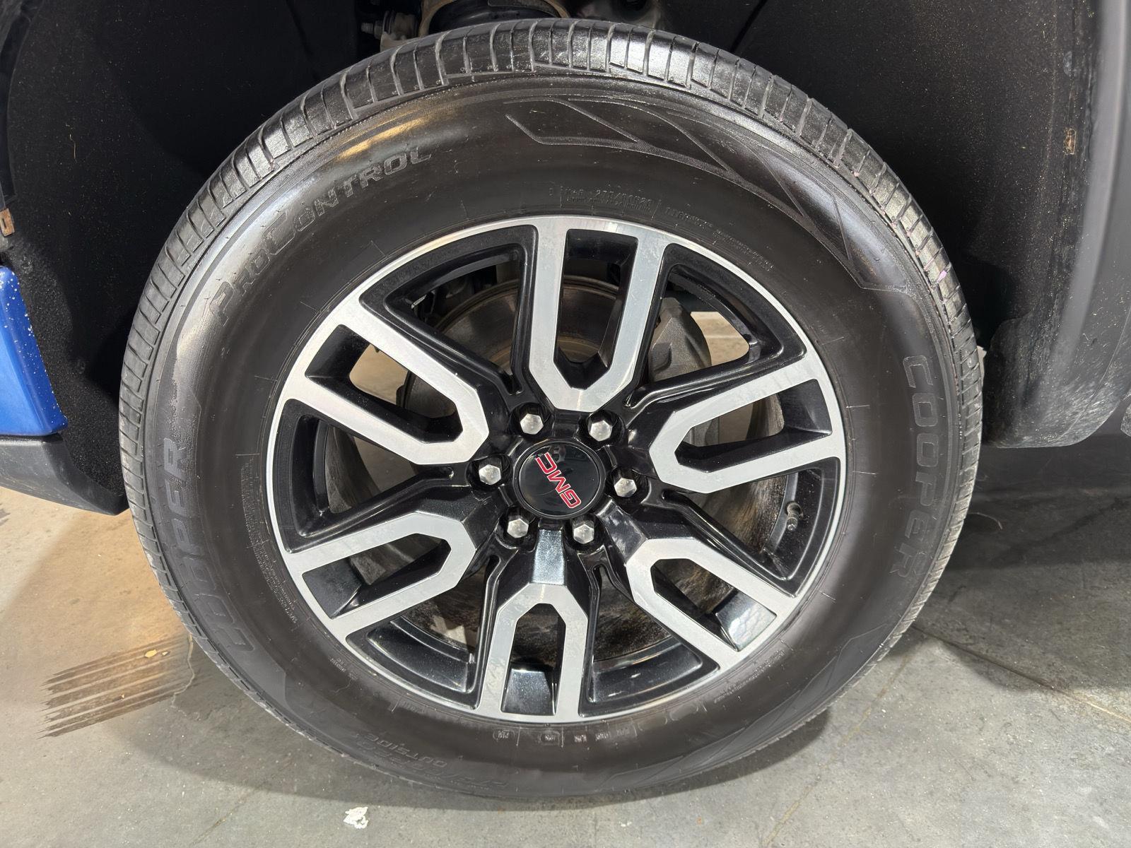 Vehicle photo 10