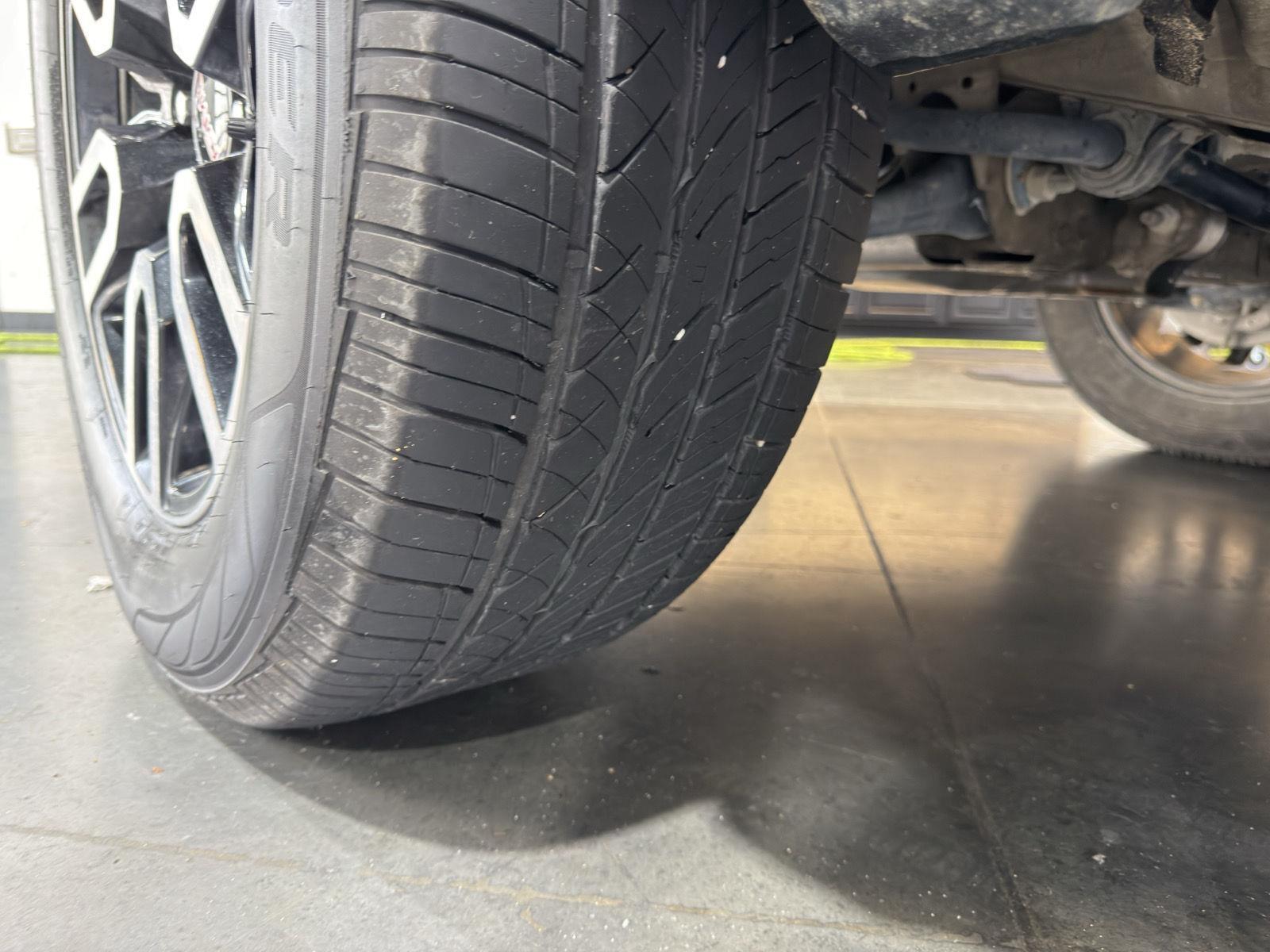 Vehicle photo 11