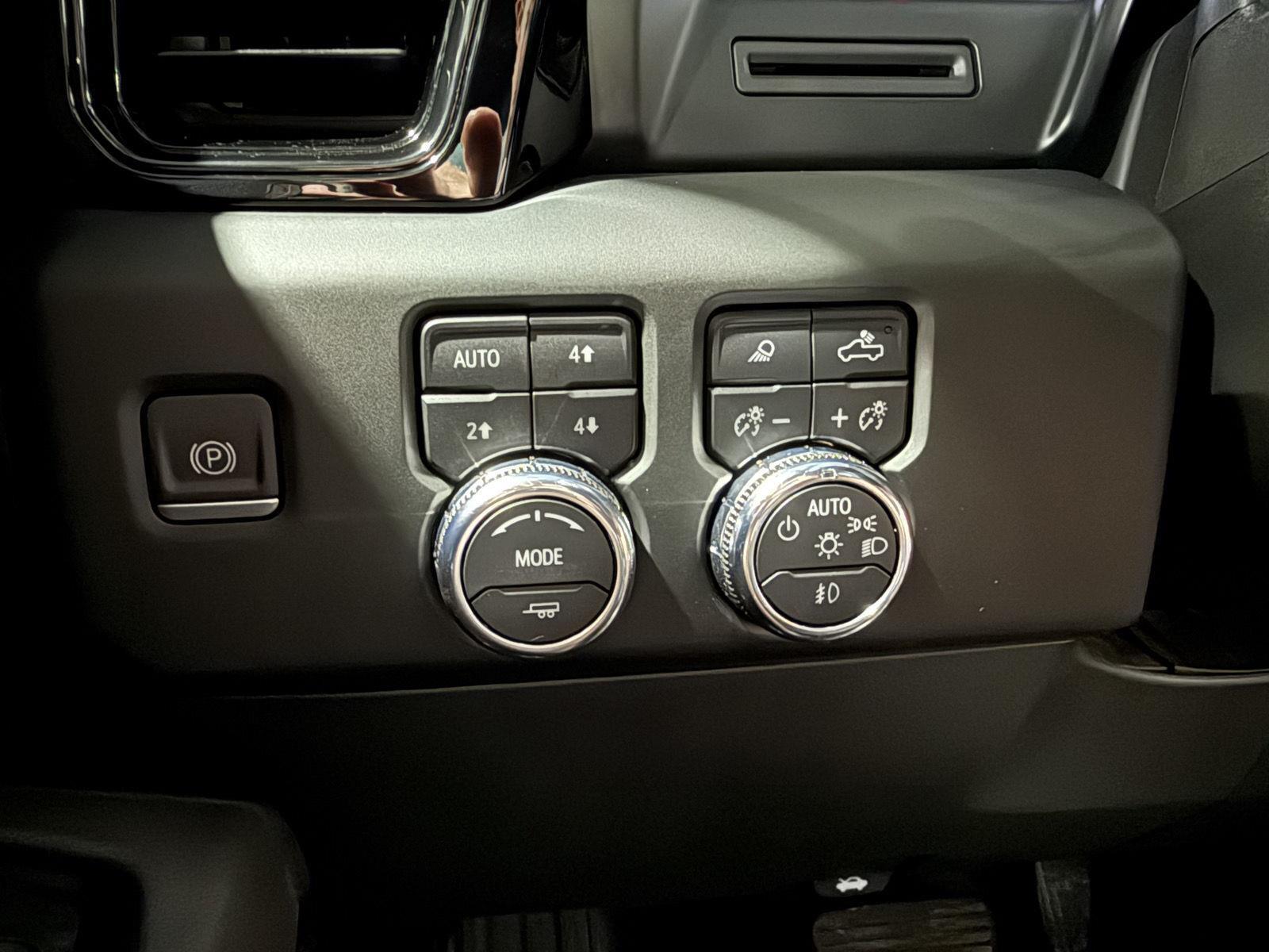 Vehicle photo 16