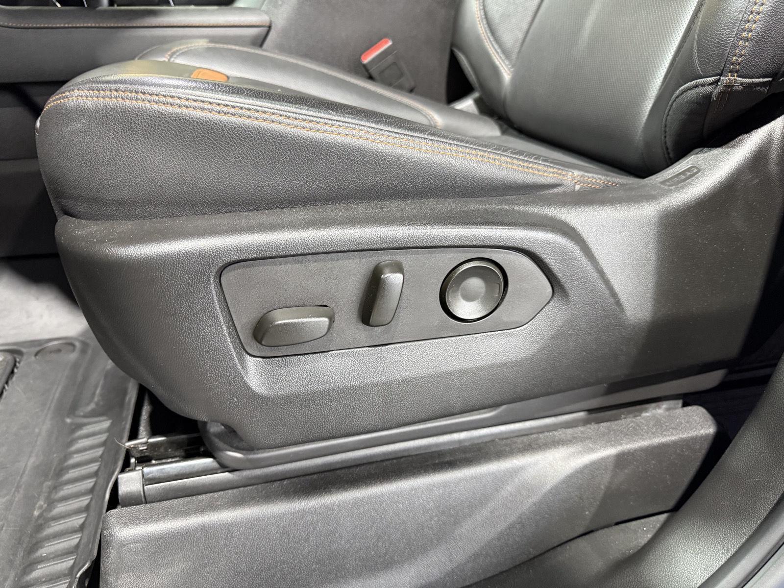 Vehicle photo 21