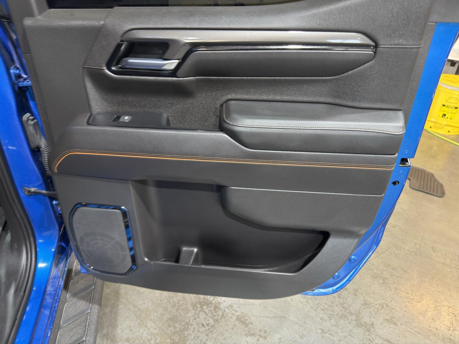 Vehicle photo 26
