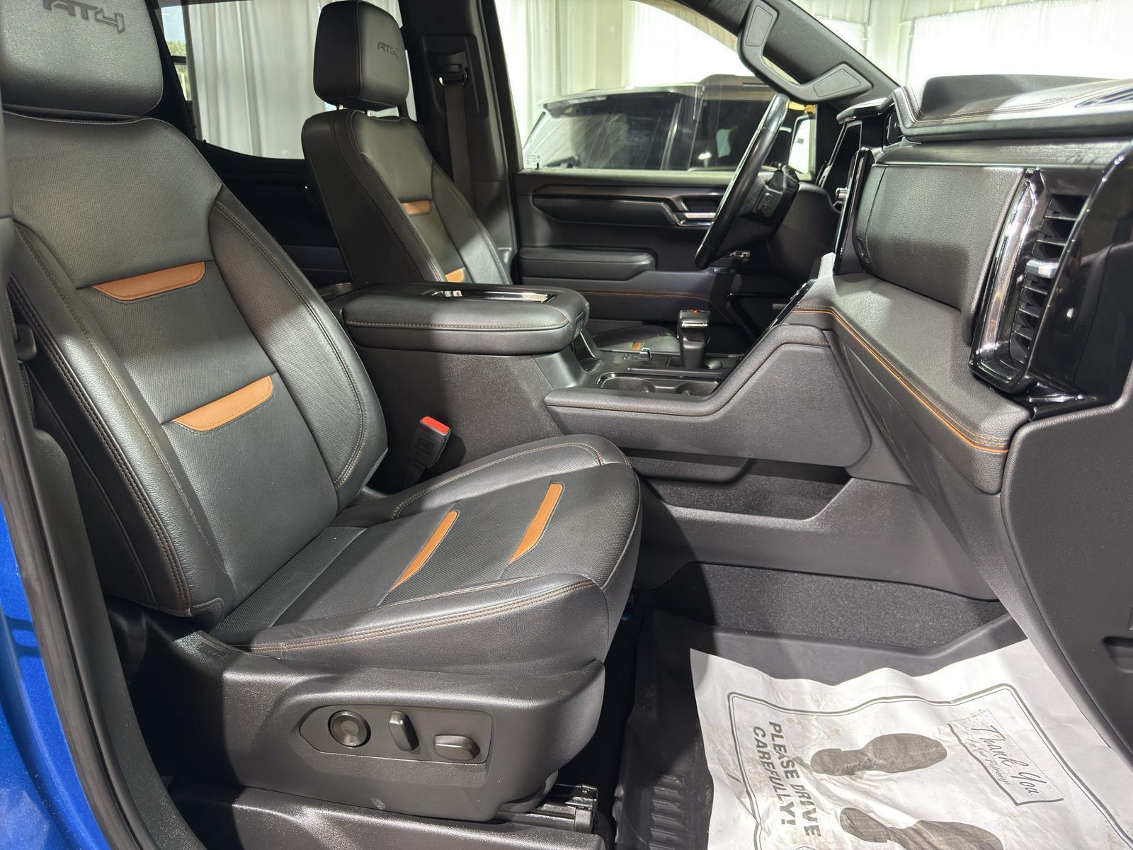 Vehicle photo 28