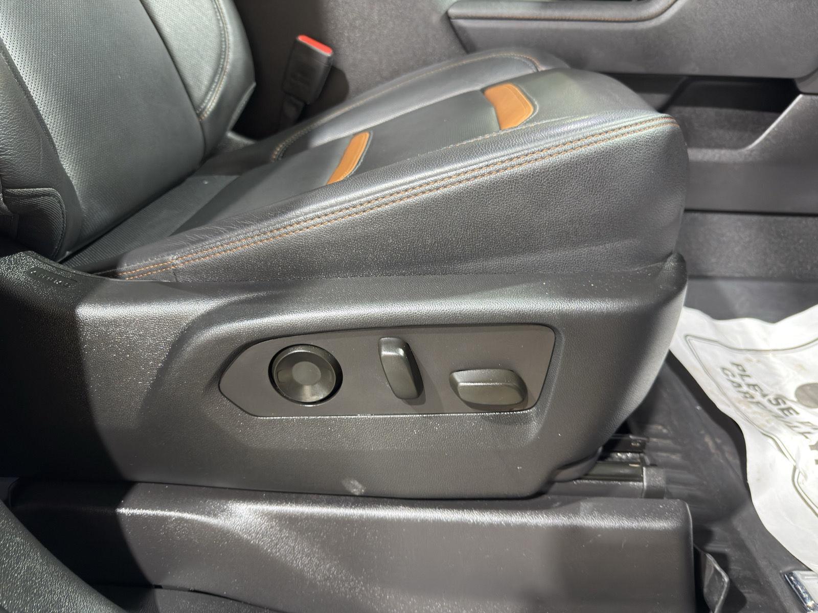 Vehicle photo 29