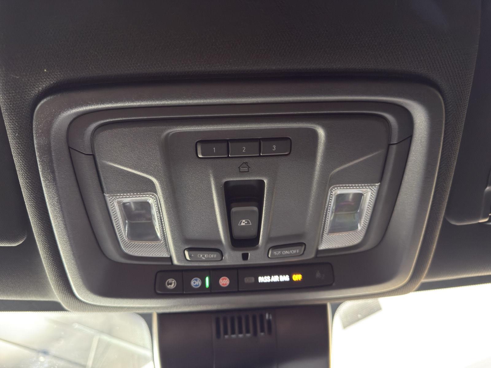 Vehicle photo 30